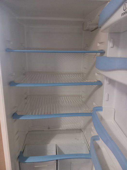 Хладилник Indesit с хладилна камера