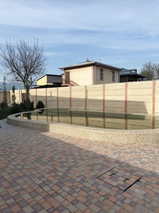 Evro zabor. Beton devor