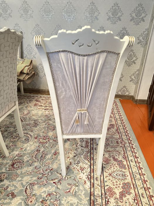 Стол сатылады 22 орындыгымен