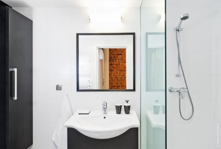 Зеркала с рамками и подсветкой