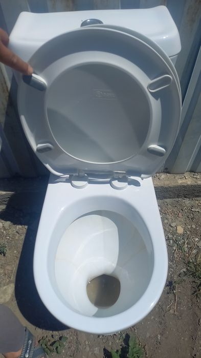 Продам унитаз б/у. Есть доставка.