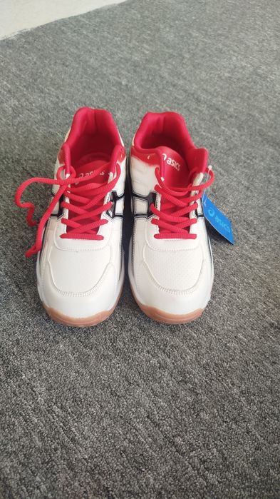 Кроссовка сатылады