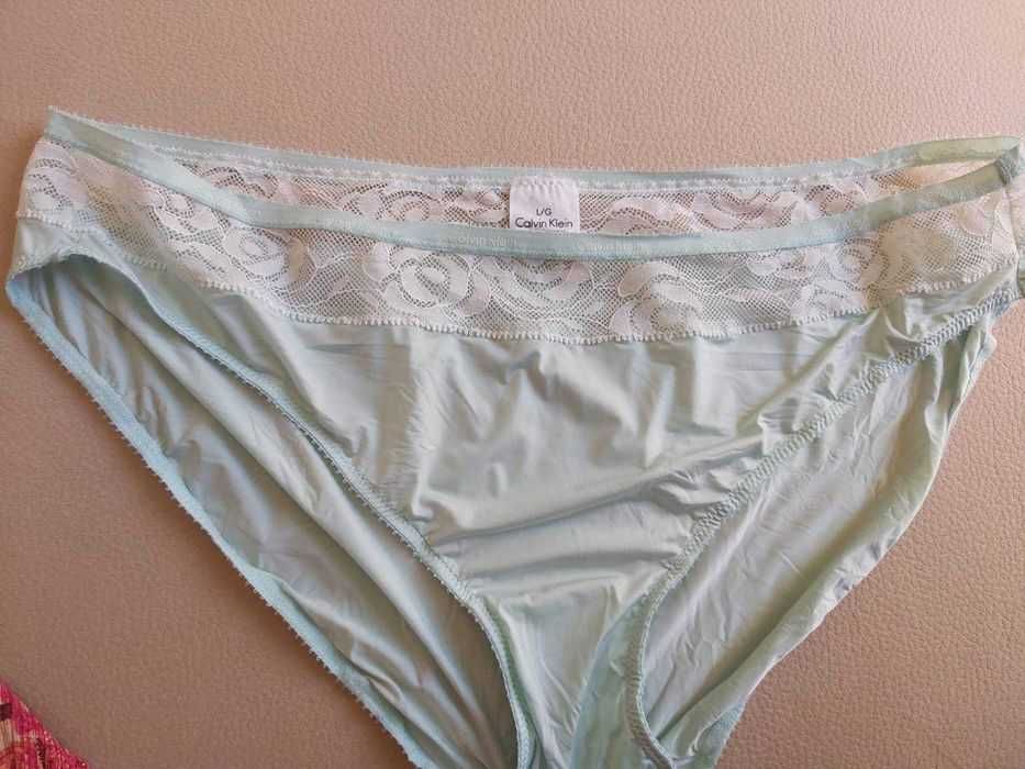 бикини и прашки Calvin Klein