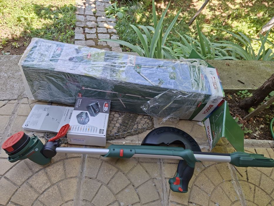 Тример за трева Bosch Universal Grass Cut 18 V 260