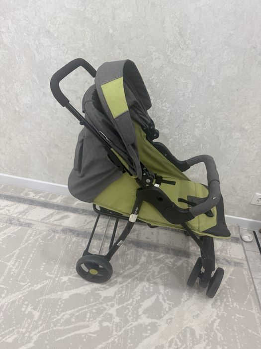 Продам прогулочную коляску