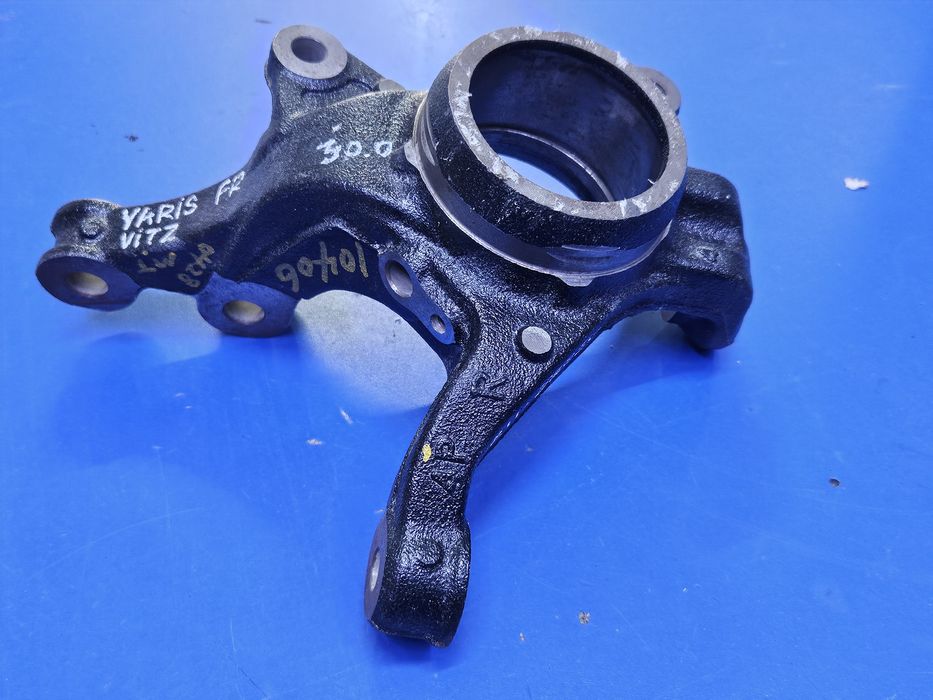 Цапфа Toyota Yaris vitz