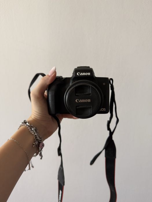 Canon EOS M50 Mark II aparat foto cu obiectiv si incarcator