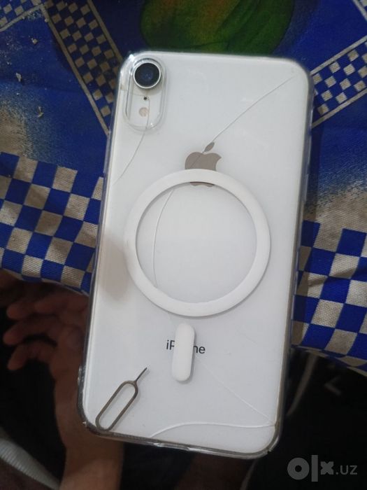 Iphone xr sotiladi xotira 64 gb yomkist 100 xolati tiniq aybi orqa kir