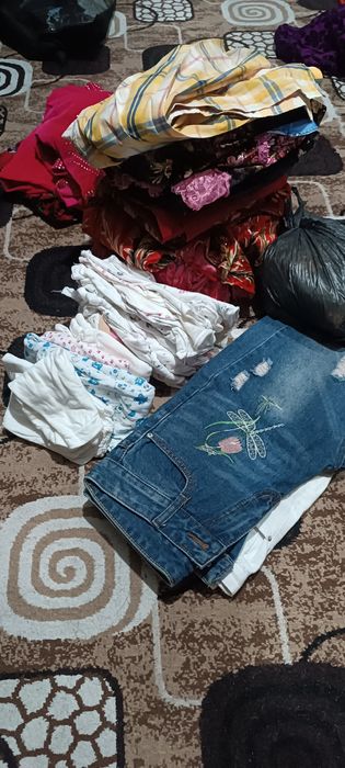 Отдам бесплатно женские и детские вещи