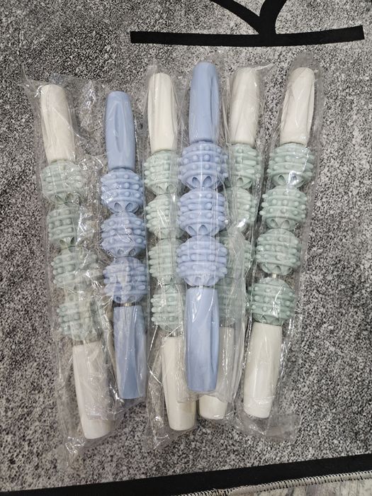 Продается массажная пластиковая роликовая палочка