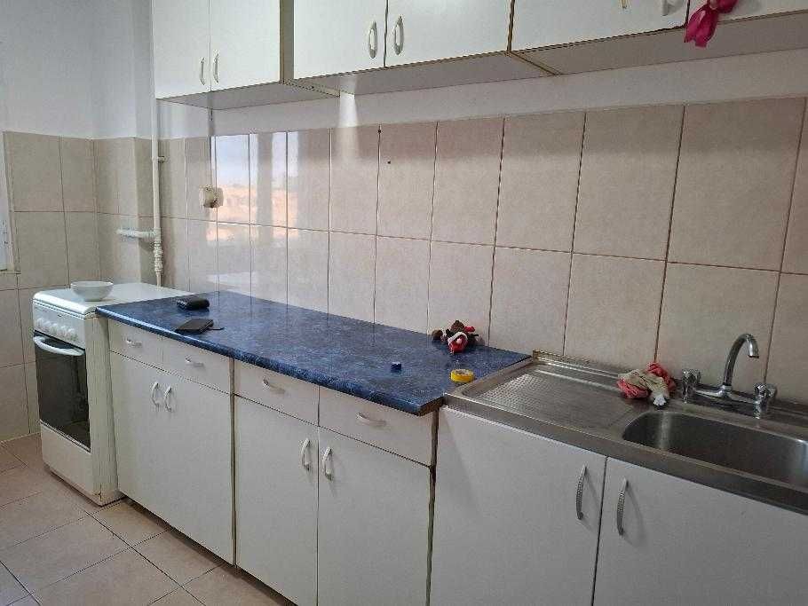 Vand apartament 2 camere decomandate ,dependinte ,2balcoane  , 50 mp,modernizat,et 8 din 11, in Ploiesti zona Bdl Bucurestiucuresti,50 mp,