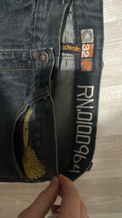 Джинсы akademiks