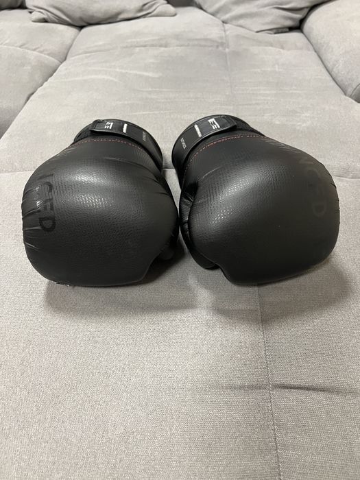 Боксови ръкавици 14 oz + подарък фитили