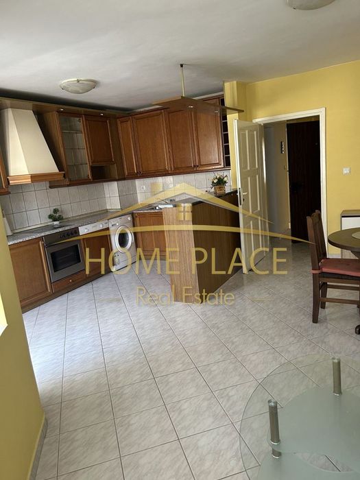 Дава се под наем Тристаен апартамент в Варна, Червен площад - 150 кв.м за 612 € - Снимка #1