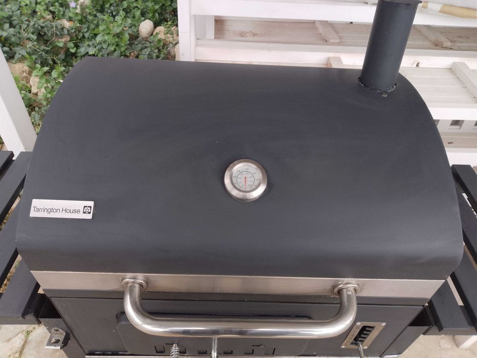 Барбекю на дървени въглища