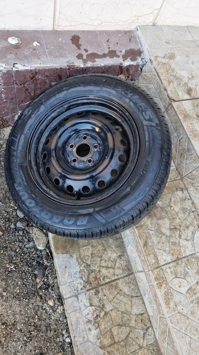 Продам шины летние с дисками 195/65/R15