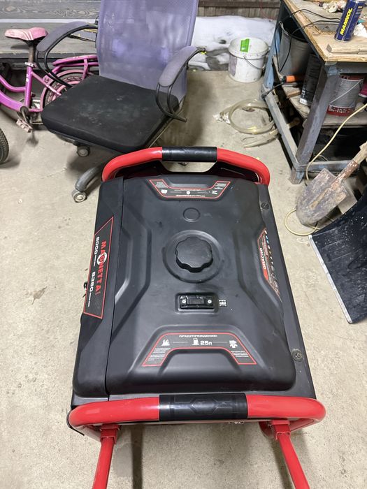 Продам бензиновый генератор магнетта