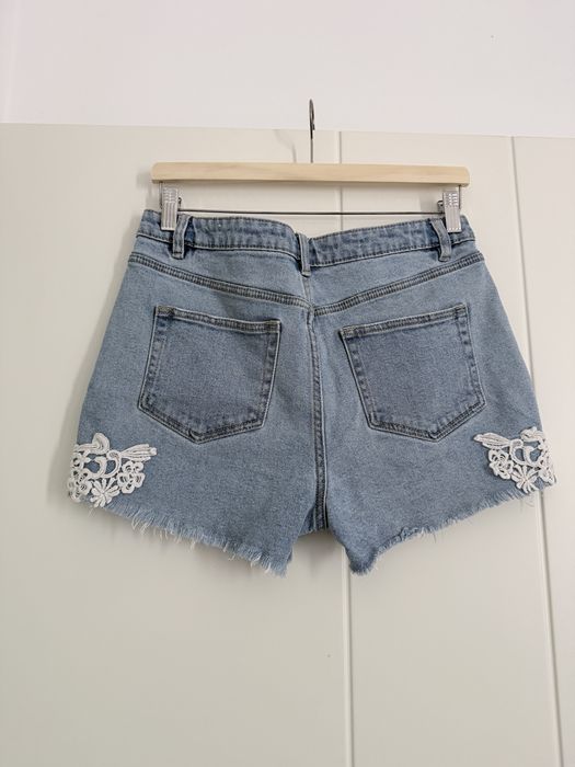 Pantaloni scurti Pimikie cu dantela