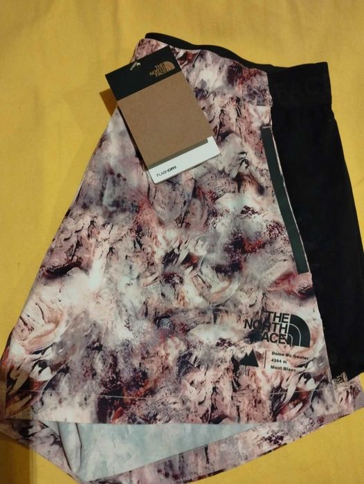 НОВИ с етикет THE NORTH FACE дамски къси панталони за спорт. размер М