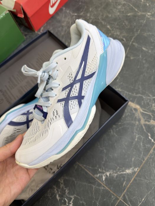 Кросовки для волейбола Asics