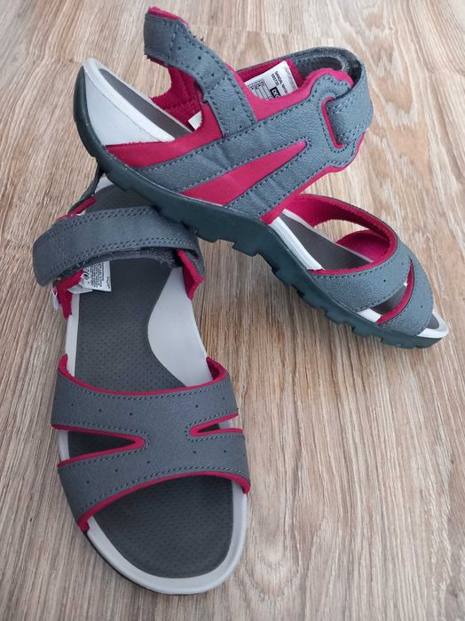 Дамски сандали QUECHUA за тесен крак