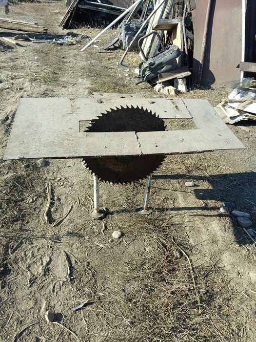 Продам корыто, угольник, ящик и аппарат.