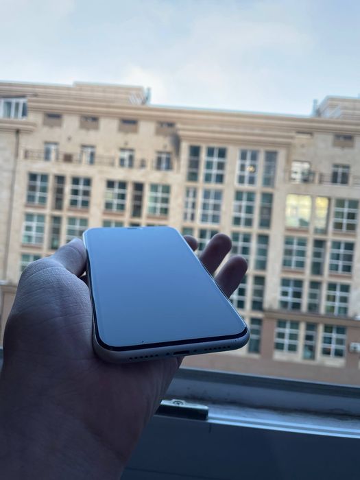Обменяю Iphone 11 белый