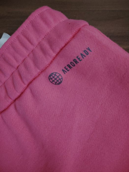 Ефектни памучни шорти Adidas