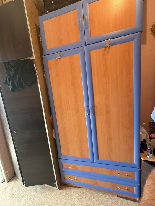 Двукрилен гардероб