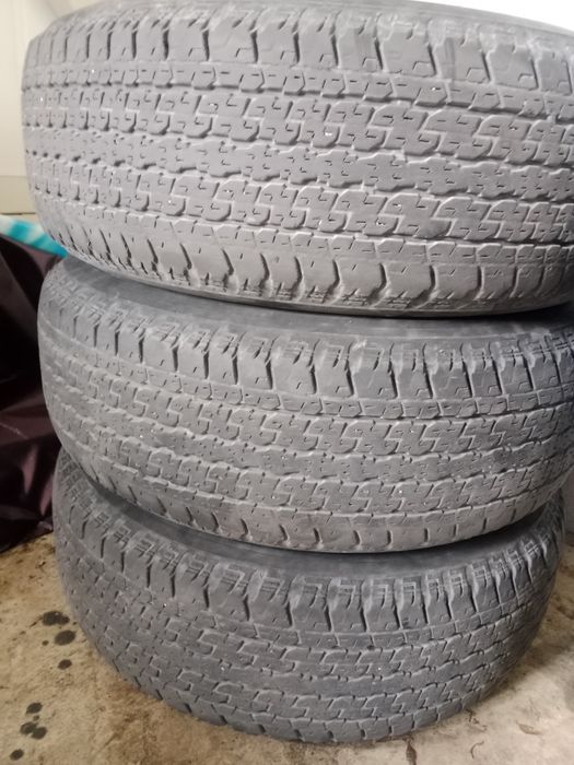Продам 3 шины среднее состояние
