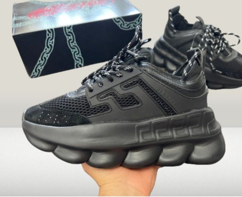 Adidași Versace chain reaction