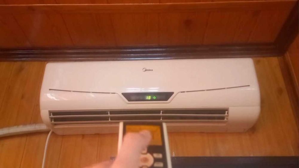 Кондиционер Midea MSR1-12HR  в отличном состоянии