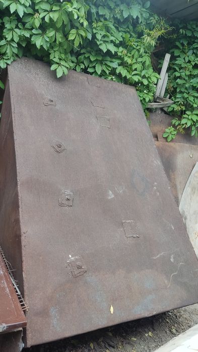 Продам металлическую ёмкость 120×190×60