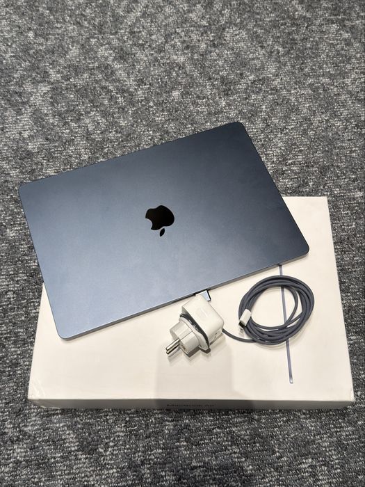 Macbook Air M3 16/512 batarey 97% cycle 56