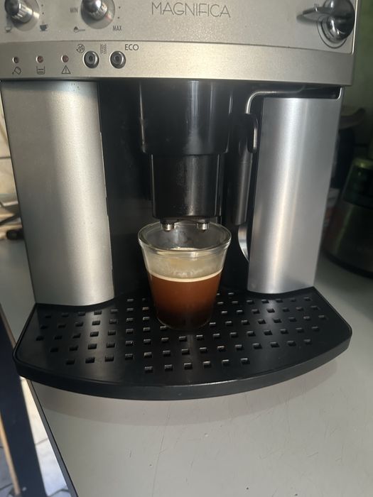 Expresor DeLonghi Magnifica