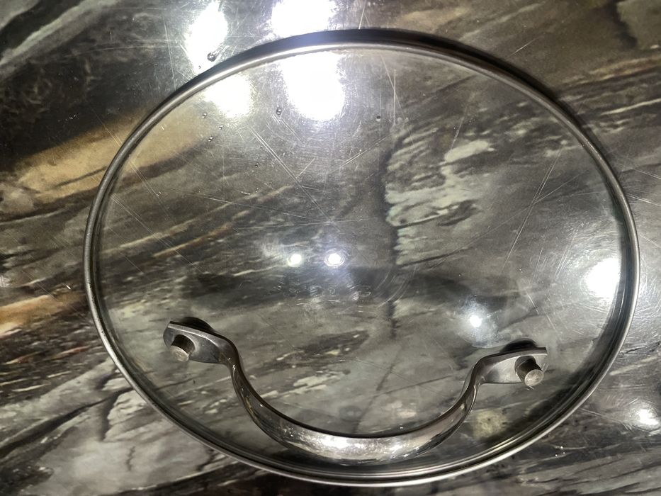 Кастрюля с крышкой