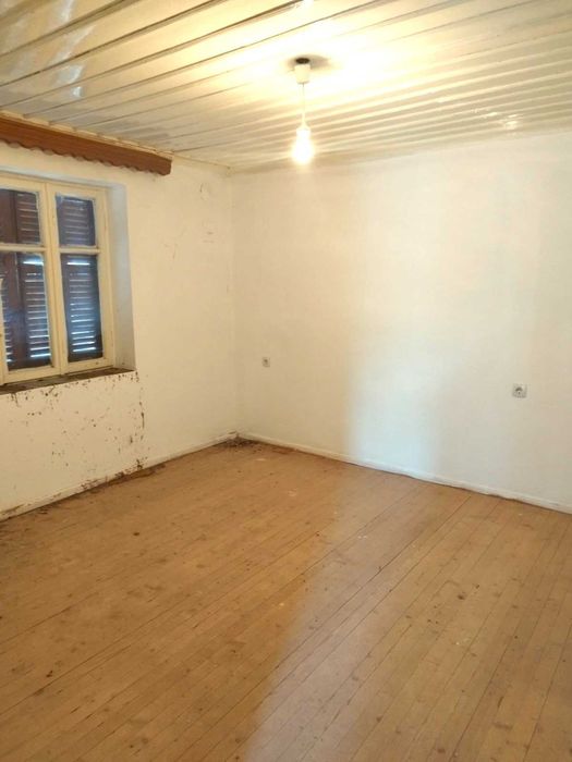 Продава се 2 ет. къща 195 м2 и двор 200 м2 в Сохос, Северна Гърция