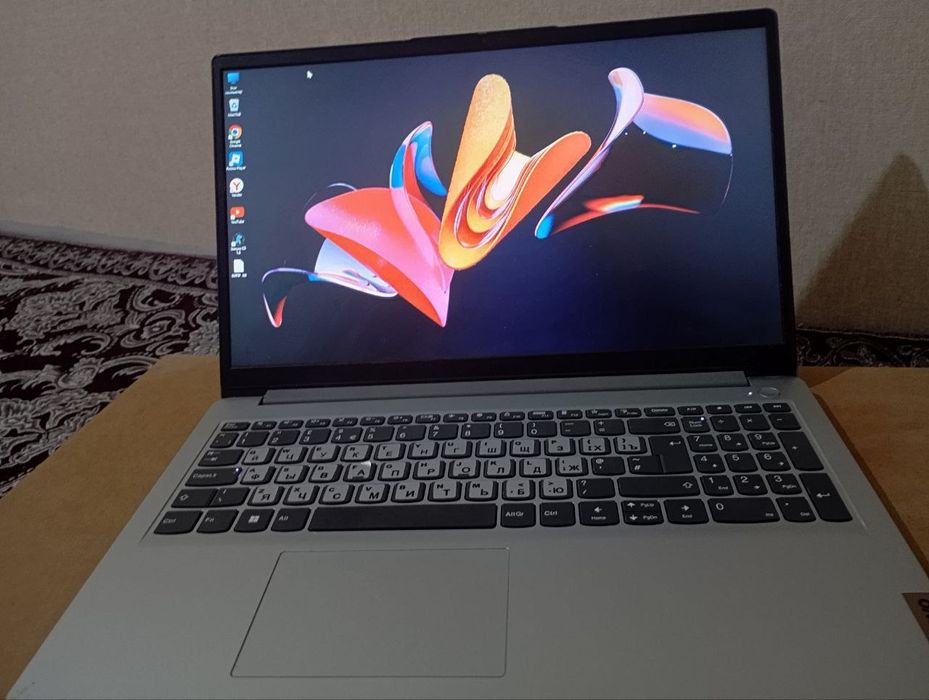 Янги ноутбук сотилади