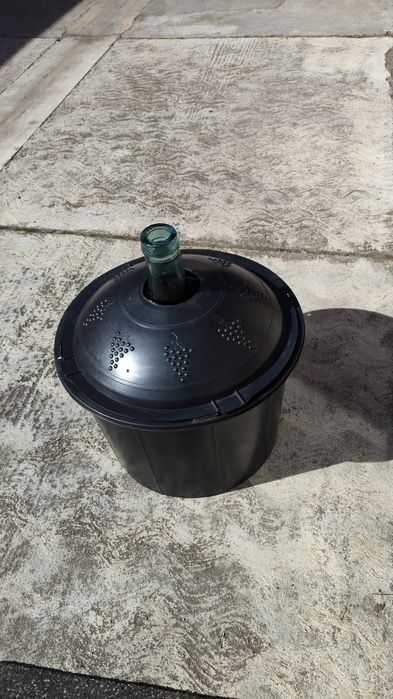 Vând damigene 54 l