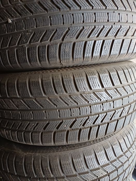 Гуми 215/55/17 Континентал