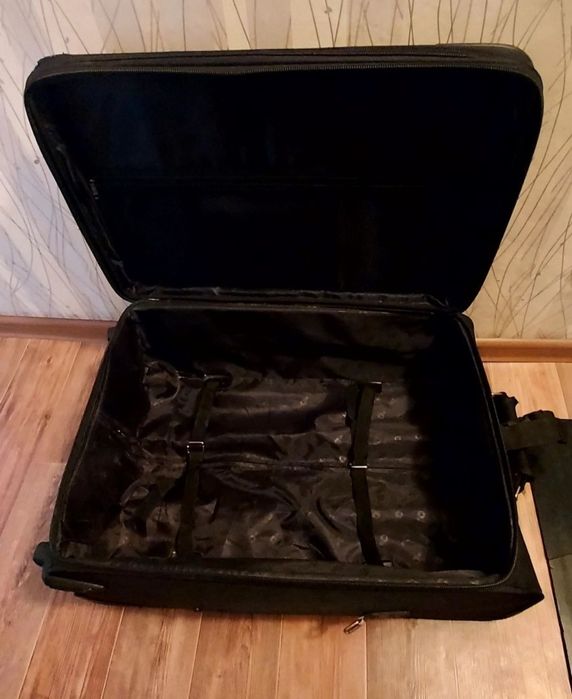 Чемодан 7000 тенге