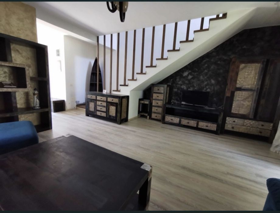 Închiriez casa tip Duplex, mobilata, locuri de parcare, Gaze, asfalt, Berceni