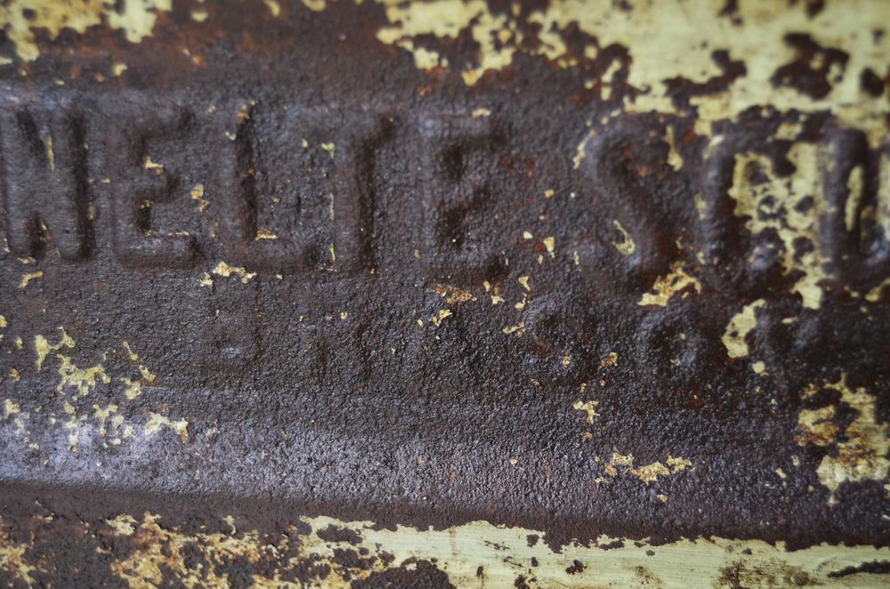 Lada veche de scule Brasov pentru masina, camion, tractor perioara RSR