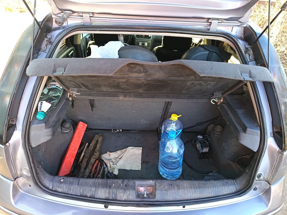 Продам автомобиль опель корса 2004 года