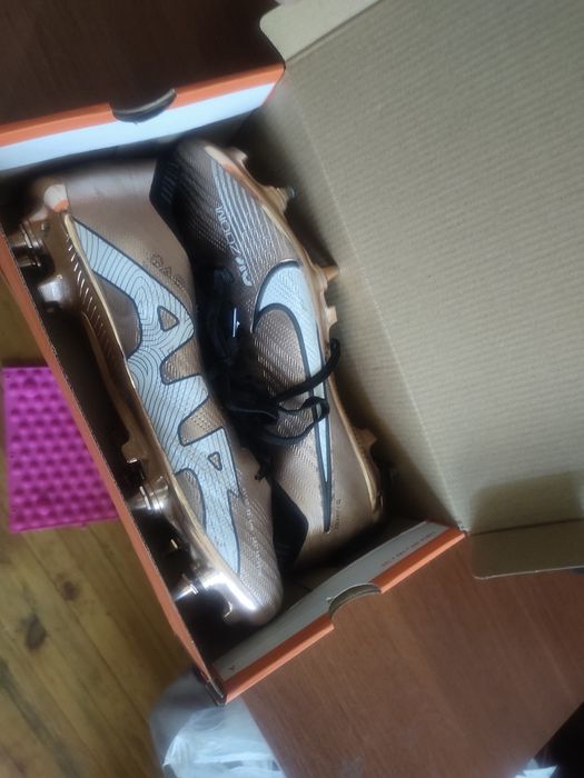 Ptadayotsa Butsi Nike