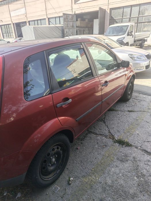 Vând Ford fiesta