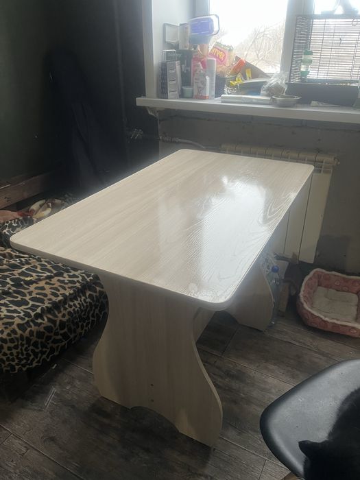 Продам стол б/у