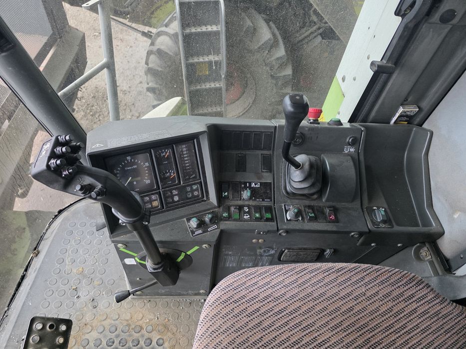 Claas medion 330 combina