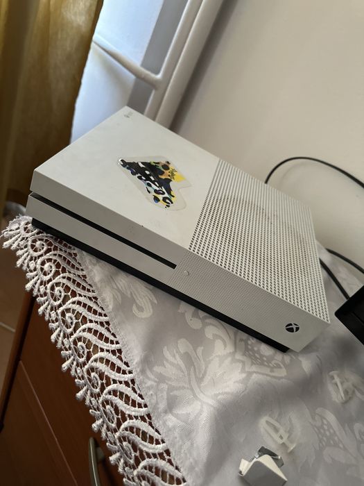 Vand Xbox one S 850G +jocuri