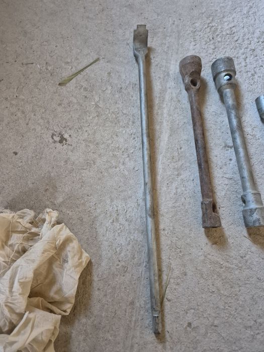 Камаздан қалған заттар